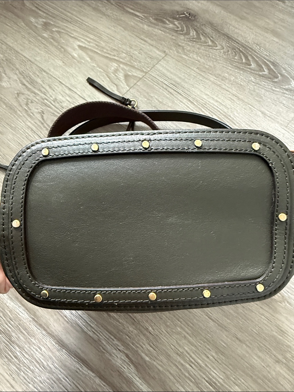 Chloé Olive Green Leather Drawstring Crossbody Bag with Tan Strap - Picture 5 of 7